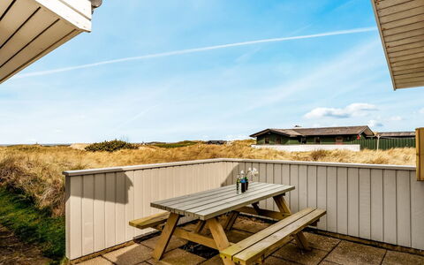 Fridgerd - 300M from the Sea: Bois, Domicile, Porche, Plate-Forme, Dur, Toit, Tache De Bois, Parquet, Eco Hôtel
