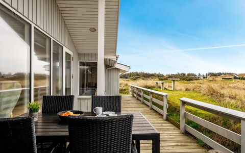 Fridgerd - 300M from the Sea: Bois, Domicile, Porche, Plate-Forme, Dur, Toit, Tache De Bois, Parquet, Eco Hôtel