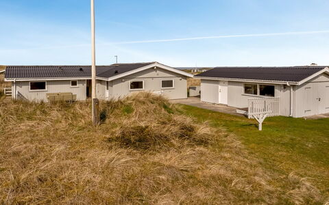 Fridgerd - 300M from the Sea: Bois, Domicile, Porche, Plate-Forme, Dur, Toit, Tache De Bois, Parquet, Eco Hôtel