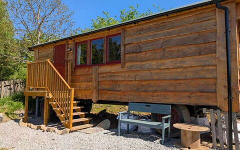 Shepherds Hut: Piscine, Ombre, Recours, Aménagement Paysager, Ville Resort, Clôture, Hôtel, Station Balnéaire