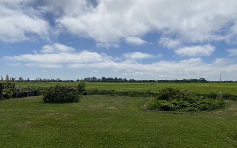 Kukka - 16Km from the Sea: Ciel, Bleu, Nuage, Jour, Vert, Herbe, Environnement Naturel, Prairie, Plaine, Horizon