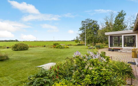 Kukka - 16Km from the Sea: Ciel, Vert, Herbe, Arbuste, Prairie, Paysage, Lot Terre, Jardin, Communauté Des Plantes