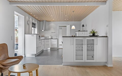 Kukka - 16Km from the Sea: Sol, Meubles, Design Intérieur, Sol, Parquet, Bois, Cuisine, Plafond, Comptoir, Cabinetry