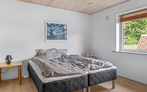 Kukka - 16Km from the Sea: Bois, Design Intérieur, Chambre, Sol, Sol, Plafond, Lit, Literie, Linge, Cadre De Lit