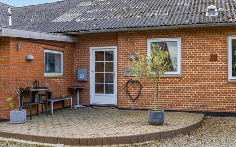 Kukka - 16Km from the Sea: Maison, Toit, Domicile, Chalet, Brique, Brickwork, Porte, Siding, Cour, Jardin