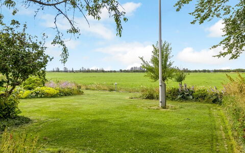 Kukka - 16Km from the Sea: Ciel, Vert, Herbe, Prairie, Paysage Naturel, Plaine, Arbuste, Lot Terre, Pelouse
