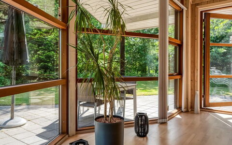 Rosaline - 500M from the Sea: Bois, Sol, Design Intérieur, Sol, Meubles, Parquet, Pièce, Plafond, Tache De Bois, Dur