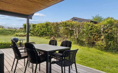 Radica - 400M from the Sea: Bois, Meubles, Mobilier De Jardin, Tableau De Plein Air, Lot Terre, Porche, Ombre, Plate-Forme, Chaise, Tache De Bois