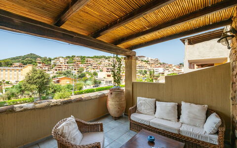 Golf Apartment: Meubles, Chaise, Mobilier De Jardin, Table, Tableau De Plein Air, Table Cuisine Et Salle A Manger, Parapluie, Ombre, Restaurant, Patio