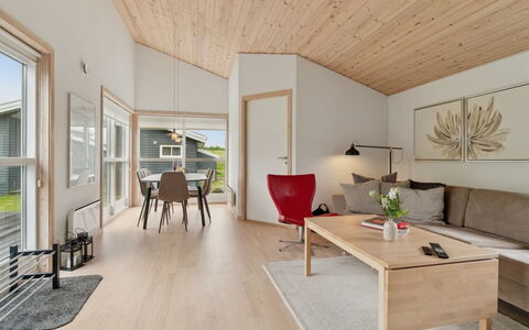 Ilta - 2.8Km from the Sea: Bois, Sol, Parquet, Sol, Design Intérieur, Plafond, Salon, Domicile, Revêtement De Sol Stratifié, Dur