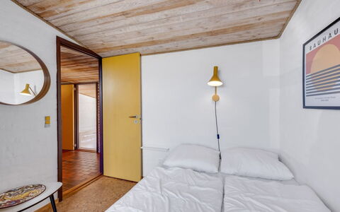 Imelda - 700M from the Sea: Maison, Domicile, Zone Résidentielle, Toit, Chalet, Lot Terre, Biens, Cour, Jardin, Siding