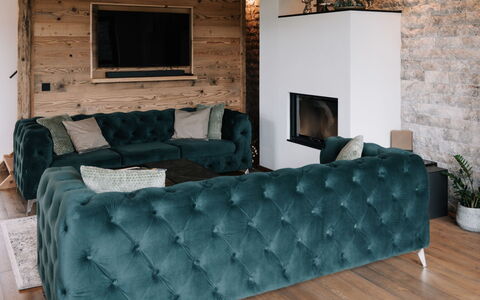 Haus am Kogl: Meubles, Canapé, Design Intérieur, Salon, Pièce, Domicile, Sol, Table, Sol
