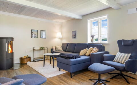 Rahild - 10Km from the Sea: Bleu, Arbuste, Chalet, Couverture De Sol, Jardin, Biens, Ombre, Aménagement Paysager, Ferme, Eco Hôtel