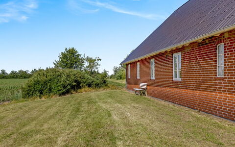 Rahild - 10Km from the Sea: Bleu, Arbuste, Chalet, Couverture De Sol, Jardin, Biens, Ombre, Aménagement Paysager, Ferme, Eco Hôtel