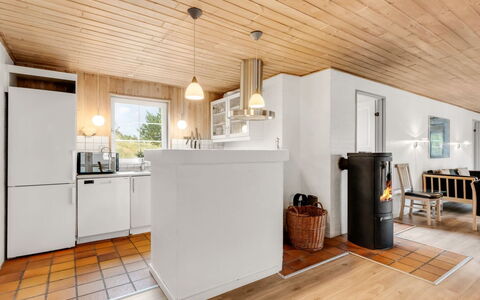Thiodver - 850M from the Sea: Sol, Design Intérieur, Bois, Plafond, Sol, Meubles, Cuisine, Comptoir, Luminaire, Parquet