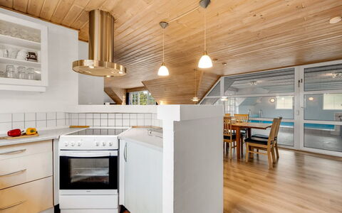 Thiodver - 850M from the Sea: Design Intérieur, Sol, Cuisine, Bois, Plafond, Sol, Meubles, Comptoir, Luminaire, Éclairage