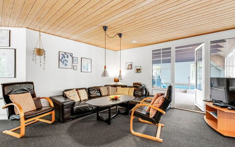 Ulf - 2Km from the Sea: Meubles, Design Intérieur, Sol, Sol, Canapé, Bois, Plafond, Salon, Chaise, Parquet