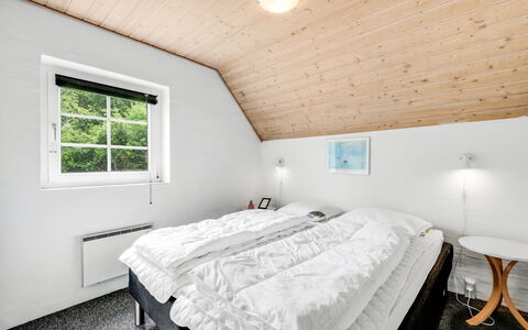 Ulf - 2Km from the Sea: Bois, Domicile, Chalet, Chambre, Gelé, Neige, Lit, Literie, L'Hiver, Daylighting