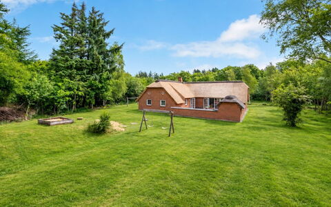 Ulf - 2Km from the Sea: Herbe, Arbre, Maison, Arbuste, Prairie, Paysage, Chalet, Plaine, Domicile