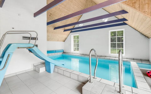Ulf - 2Km from the Sea: Bleu, Piscine, Meubles, Mobilier De Jardin, Recours, Chaise, Ombre, Eco Hôtel, Pot De Fleur