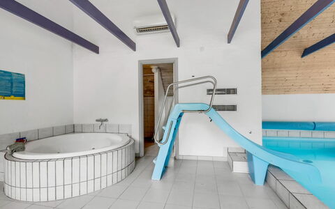 Ulf - 2Km from the Sea: Bleu, Piscine, Meubles, Mobilier De Jardin, Recours, Chaise, Ombre, Eco Hôtel, Pot De Fleur