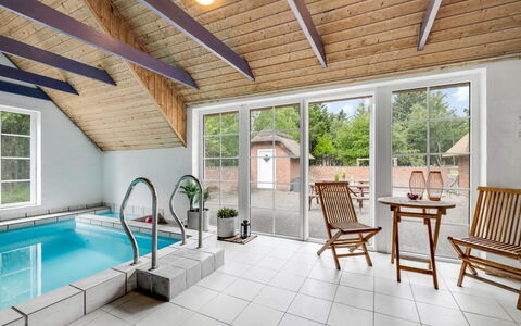 Ulf - 2Km from the Sea: Bleu, Piscine, Meubles, Mobilier De Jardin, Recours, Chaise, Ombre, Eco Hôtel, Pot De Fleur