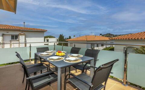 Brisa: Arbuste, Jardin, Ombre, Pelouse, Mobilier De Jardin, Arrière-Cour, Aménagement Paysager, Cour, Biens, Chaise