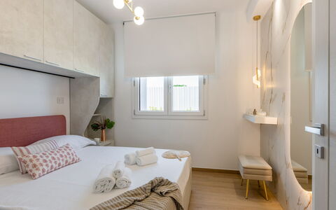 Perla Costa Conero: Design Intérieur, Mur, Meubles, Chambre, Sol, Bois, Sol, Lit, Pièce, Textile