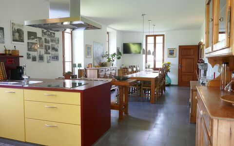 La Monda: Meubles, Cuisine, Cabinetry, Sol, Comptoir, Bois, Design Intérieur, Appareil De Cuisine, Plafond, Sol