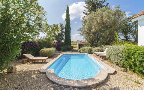Es Camp Jeu: Bleu, Piscine, Jardin, Aménagement Paysager, Biens, Arrière-Cour, Caractéristique De L'Eau, Ferme, Villa