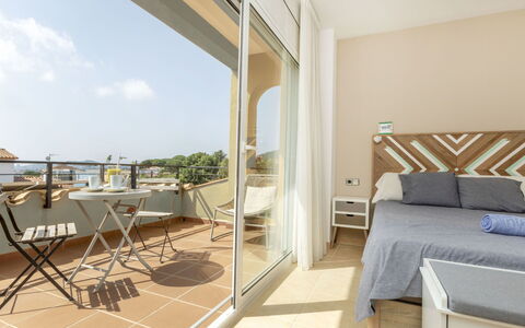 Together: Design Intérieur, Sol, Sol, Appartement, Meubles, Domicile, Balcon, Pièce, Tache De Bois, Chaise