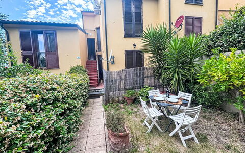 Loma: Arbuste, Jardin, Cour, Arrière-Cour, Aménagement Paysager, Allée, Cour, Balcon, Plante D'Appartement, Hacienda