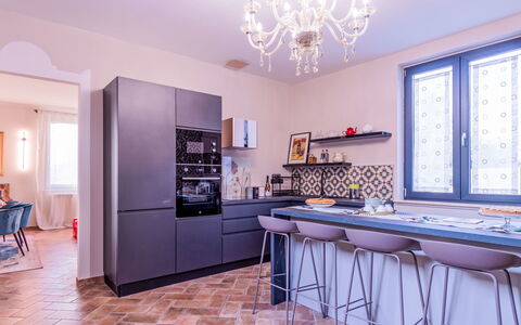Umbriancevilla: Meubles, Design Intérieur, Sol, Cuisine, Sol, Cabinetry, Bois, Comptoir, Plafond, Appareil De Cuisine