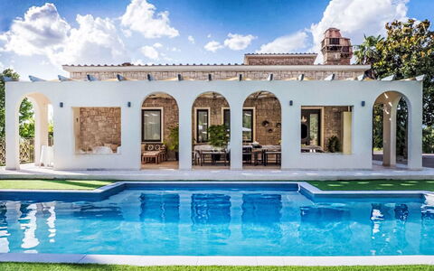 Umbriancevilla: Façade, Porte, Architecture, Biens, Domicile, Piscine, Cambre, Manoir, Colonne, Porche