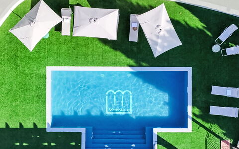 Umbriancevilla: Bleu, Piscine, Loisir, Recours, Pelouse, Gazon Artificiel, Jardin, Aménagement Paysager, Eco Hôtel, Cour