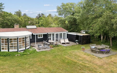 Catalin - 50M from the Sea: Herbe, Maison, Domicile, Chalet, Lot Terre, Toit, Pelouse, Biens, Jardin, Ferme