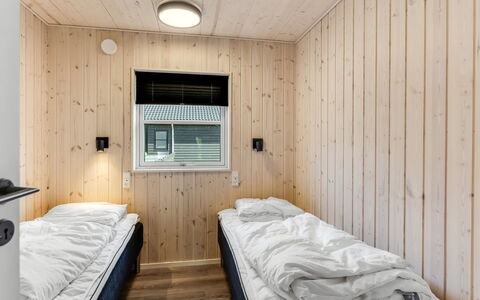 Matild - 400M from the Sea: Bois, Plafond, Design Intérieur, Chambre, Sol, Sol, Lit, Pièce, Literie, Drap De Lit