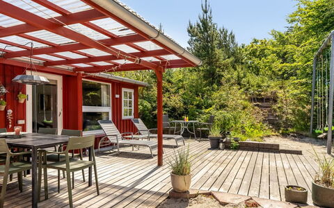 Goodje - 400M from the Sea: Bois, Arbuste, Domicile, Meubles, Lot Terre, Porche, Jardin, Porte, Plate-Forme