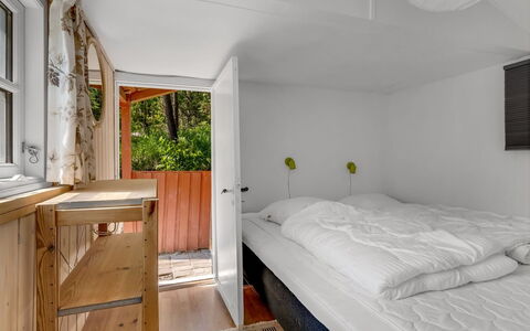 Goodje - 400M from the Sea: Bois, Sol, Design Intérieur, Sol, Chambre, Plafond, Tache De Bois, Lit, Dur, Pièce