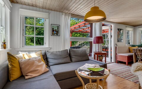 Goodje - 400M from the Sea: Meubles, Design Intérieur, Sol, Bois, Canapé, Sol, Domicile, Table, Salon, Pièce