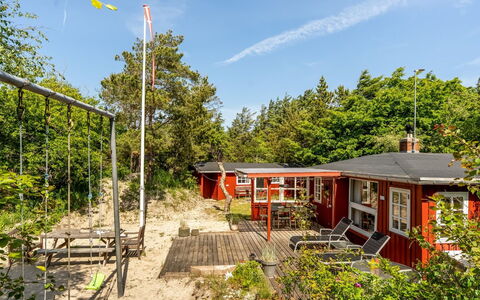 Goodje - 400M from the Sea: Chalet, Ombre, Cour, Batiments Jardin, Porche, Structure En Plein Air, Cabane En Rondins, Cabanon, Eco Hôtel
