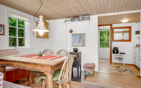 Goodje - 400M from the Sea: Meubles, Design Intérieur, Sol, Bois, Plafond, Luminaire, Sol, Salle À Manger, Table Cuisine Et Salle A Manger, Chaise