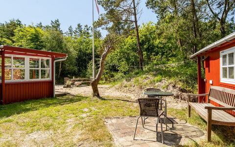 Goodje - 400M from the Sea: Bois, Arbuste, Chalet, Lot Terre, Zone Rurale, Porte, Jardin, Batiments Jardin, Cour, Ombre