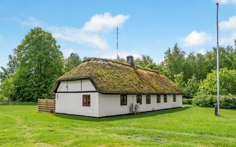 Aatos - 2Km from the Sea: Bois, Domicile, Porche, Plate-Forme, Dur, Toit, Tache De Bois, Parquet, Eco Hôtel