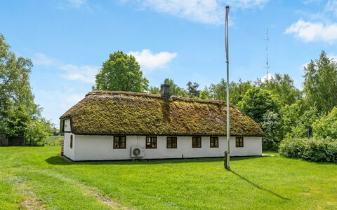 Aatos - 2Km from the Sea: Bois, Domicile, Porche, Plate-Forme, Dur, Toit, Tache De Bois, Parquet, Eco Hôtel
