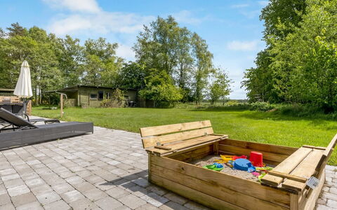 Aatos - 2Km from the Sea: Bois, Domicile, Porche, Plate-Forme, Dur, Toit, Tache De Bois, Parquet, Eco Hôtel