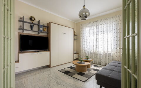 Villa Solaris: Meubles, Design Intérieur, Sol, Mur, Sol, Bois, Pièce, Plafond, Canapé, Salon