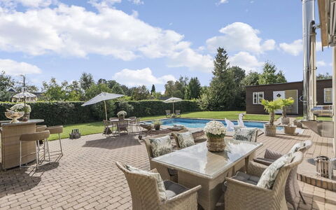 Mads - 1.2Km from the Sea: Lot Terre, Jardin, Pelouse, Biens, Aménagement Paysager, Chaise, Cour, Ombre, Villa, Ferme