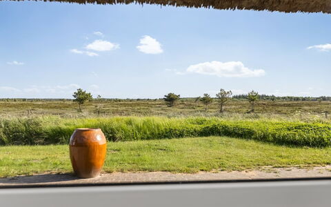 Esma - 3Km from the Sea: Bâtiment, Maison, Fenêtre, Domicile, Toit, Zone Résidentielle, Arbuste, Chalet, Lot Terre