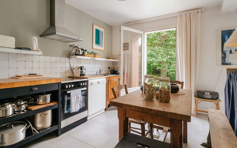 Le Nyce: Meubles, Appareil De Cuisine, Cuisine, Comptoir, Design Intérieur, Principaux Appliance, Sol, Cabinetry, Bois, Électroménager